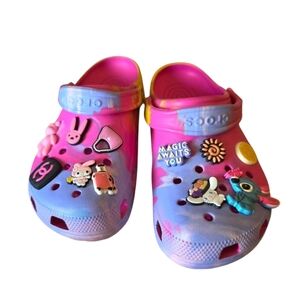 Crocs Unisex Tie Dyed Pink Purple and Yellow with Assorted Jibbity Chatms Clogs
